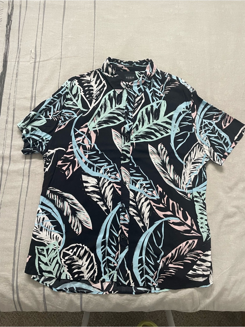 Guess S/S Buttondown — Pastel Palms